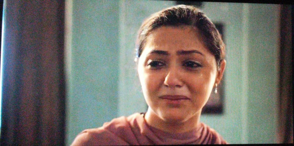 vibewithaneet's tweet photo. This scene broke something in me. It's just felt painfully real. And Aneet —the way she delivered every word, every pause, every bit of hurt -I could feel Meenu’s fear and strength at the same time. This was her HUNKKAAR which is impossible to ignore🔥 #Hunkkaar #AneetPadda https://t.co/18Fb104rN7