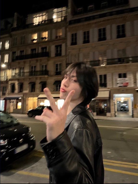 hwanplusnine's tweet photo. yeah right https://t.co/ObdcFESDfn
