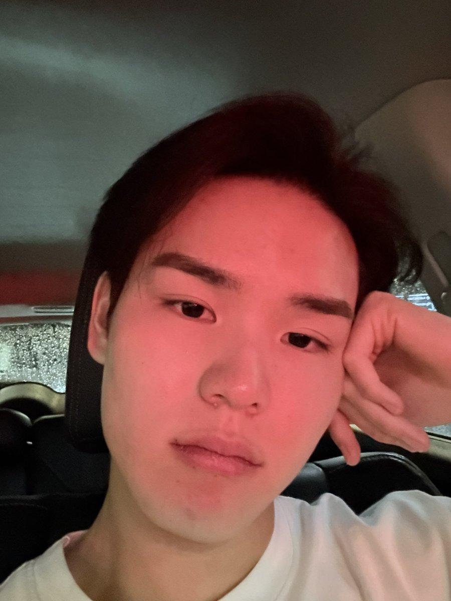 PKrittanun's tweet photo. นี่ฉันยังอยู่ที่เดิมอีกหรอนี้😭😭🥺 https://t.co/ithxD9W5Gw