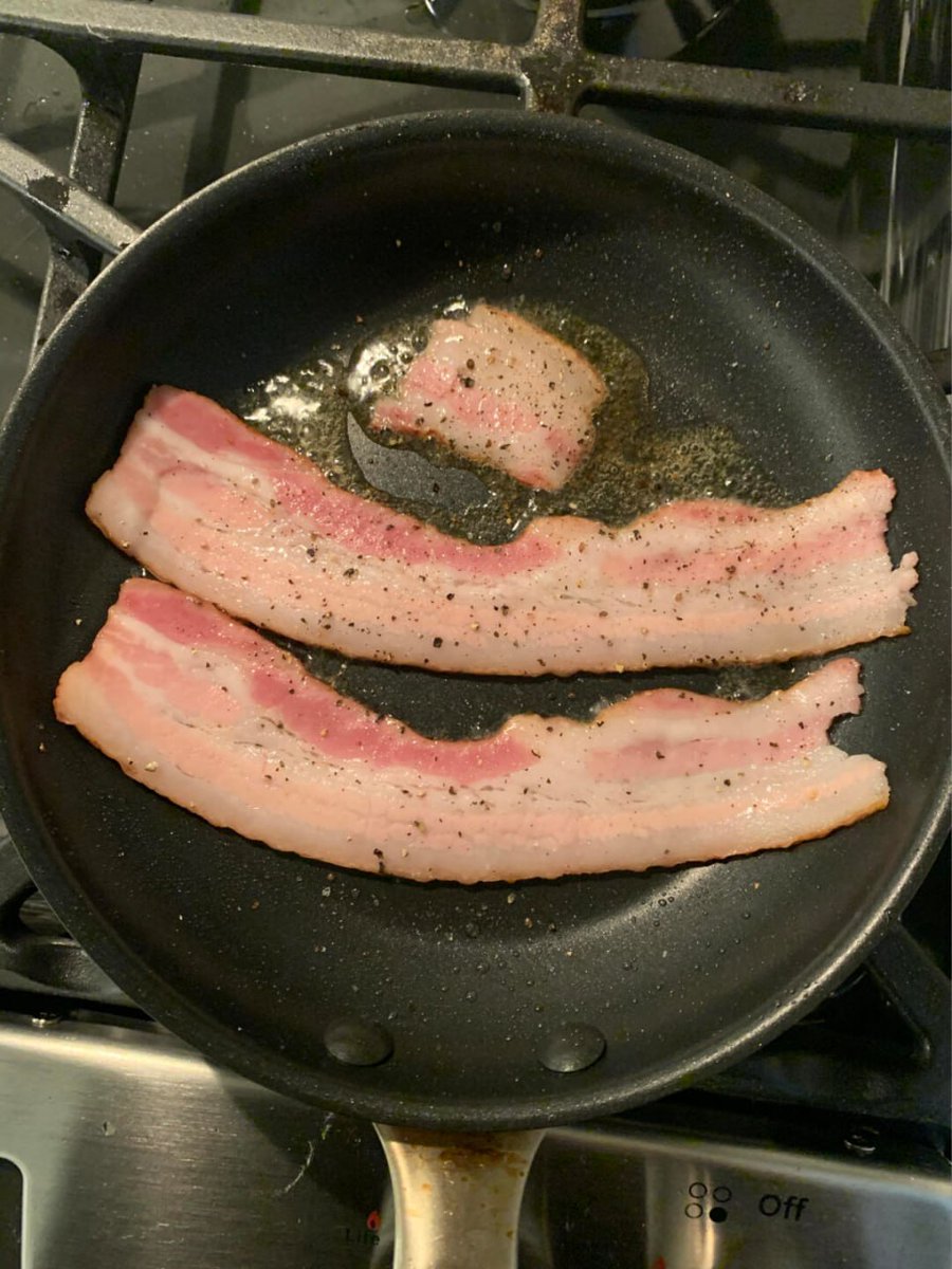 DellaEasthvy's tweet photo. Grab gluten-free bagels from Trader Joe’s, season bacon with salt and pepper, and add Everything but the Bagel seasoning to your eggs. Toast the bagels with butter or ghee, then assemble and enjoy! https://t.co/XMTVvZQkbL