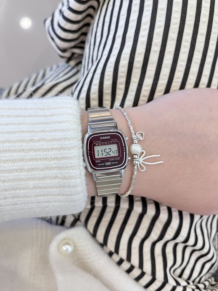 cuernvo's tweet photo. JATUH CINTA SAMA CASIO RED CHERRY INI 😭🤍 makin cakep pas di-stack sama bracelet, auto keliatan manis banget! https://t.co/mIVc2ZLuKK