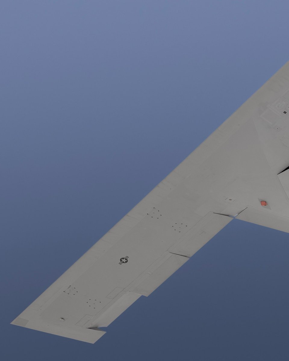 JarodMHamilton's tweet photo. Belly of the beast. 
#B21 #B21Raider https://t.co/jbyFN60kI1