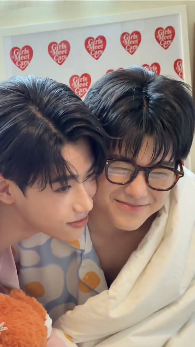 favl0riz's tweet photo. หมวยยิ้มหวาน พี่จะสิ้น💔💔💔
𑣲 #krmjtc 🐈⬛ ྀི
#SleepoverParty #LOVEx3SleepOver https://t.co/ajKzfIQ5T6