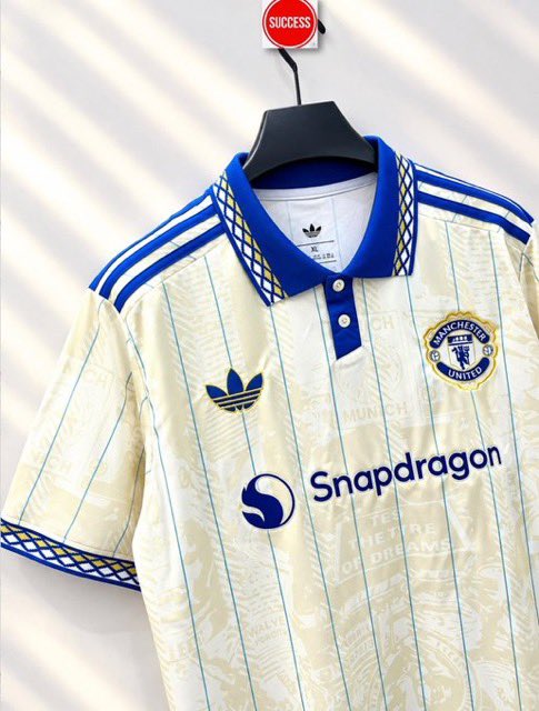 abazwhyllzz's tweet photo. Man United 4th kit is now available 

20,000 naira

Please retweet for me https://t.co/TMpS4ooRBy