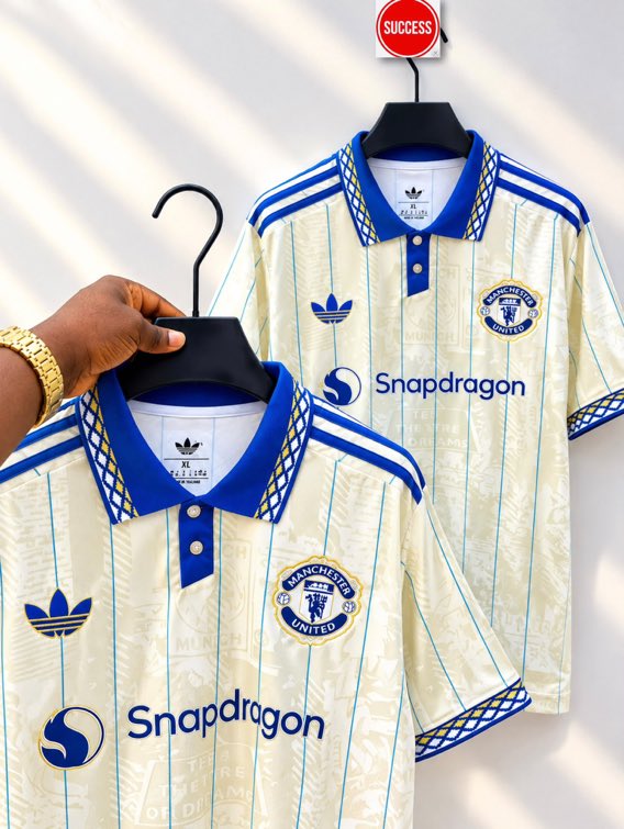 abazwhyllzz's tweet photo. Man United 4th kit is now available 

20,000 naira

Please retweet for me https://t.co/TMpS4ooRBy
