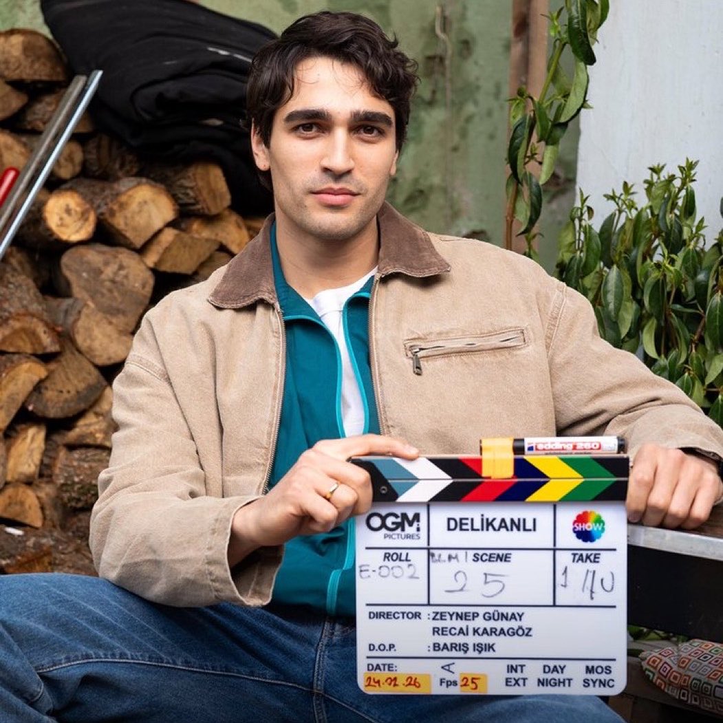shry_rwan's tweet photo. Look at this transformation! 👏✨
Mert is an example of a hardworking actor. In every project, he brings a different version of himself and gives each role the attention and detail it deserves.
#MertRamazanDemir https://t.co/7Og5WMDjE3