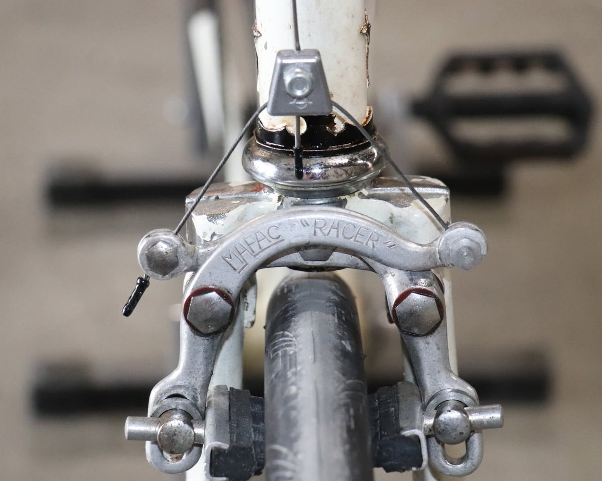 JodieVanoni's tweet photo. Custom-built single-speed coffee shop cruiser based on a 1967 Peugeot UO8 frame, retaining original Mafac Racer brakes, Stronglight cranks, and headset. A fun city bike for relaxed cruising. https://t.co/rFi9DpiXG2
