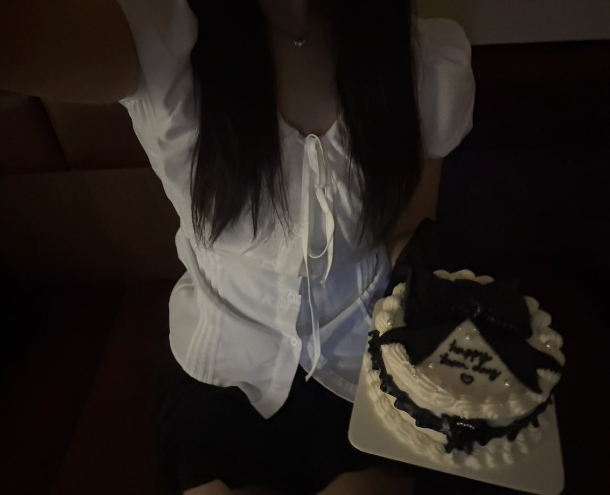 h__aniaa's tweet photo. ୨୧ ˚₊‧ 𝚑𝚊𝚙𝚙𝚢 𝚑𝚊𝚗 𝚍𝚊𝚢 ‧₊˚ ୨୧ 🐾

 #ahof  #아홉  #han  #박한 https://t.co/1B4k5XTcLY