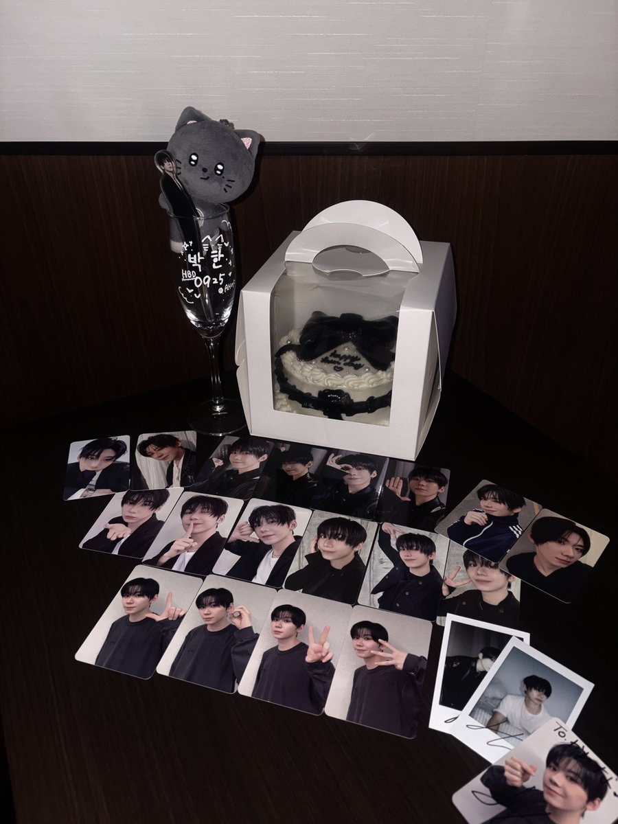 h__aniaa's tweet photo. ୨୧ ˚₊‧ 𝚑𝚊𝚙𝚙𝚢 𝚑𝚊𝚗 𝚍𝚊𝚢 ‧₊˚ ୨୧ 🐾

 #ahof  #아홉  #han  #박한 https://t.co/1B4k5XTcLY