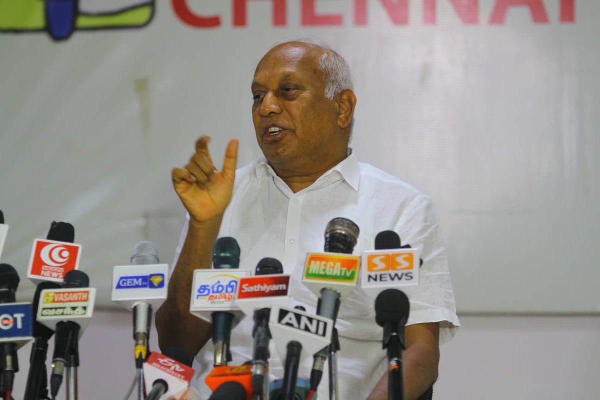 DrchintaMohan's tweet photo. చెన్నై ప్రెస్ క్లబ్ లో మీడియాతో మాట్లాడుతున్న కేంద్ర మాజీ మంత్రి చింతామోహన్.
#ChintaMohan #Chennai #PressClub #PressMeet #Congress #TamilNadu #APNews @INCIndia @INC_Andhra https://t.co/4hook0HFO6