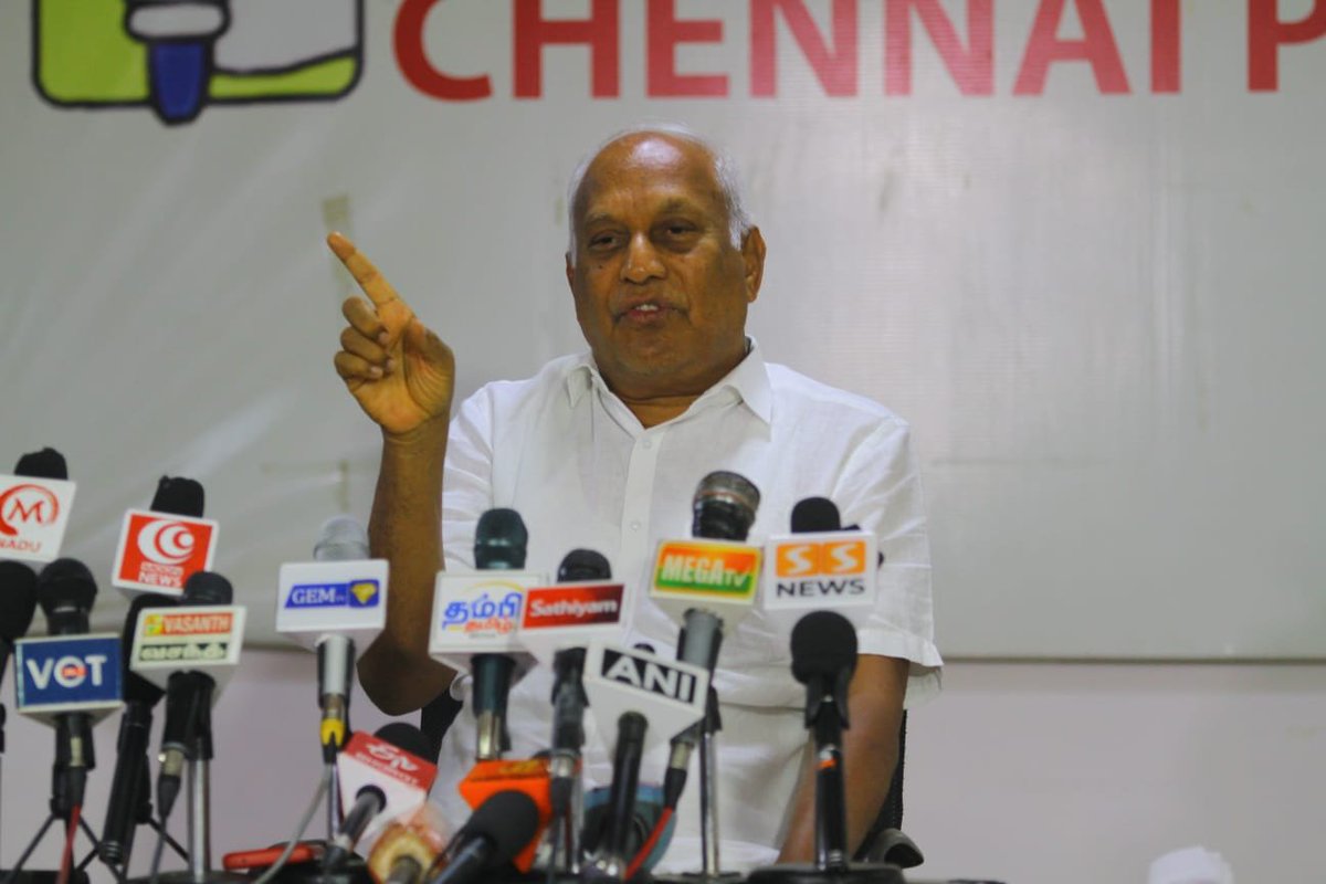 DrchintaMohan's tweet photo. చెన్నై ప్రెస్ క్లబ్ లో మీడియాతో మాట్లాడుతున్న కేంద్ర మాజీ మంత్రి చింతామోహన్.
#ChintaMohan #Chennai #PressClub #PressMeet #Congress #TamilNadu #APNews @INCIndia @INC_Andhra https://t.co/4hook0HFO6