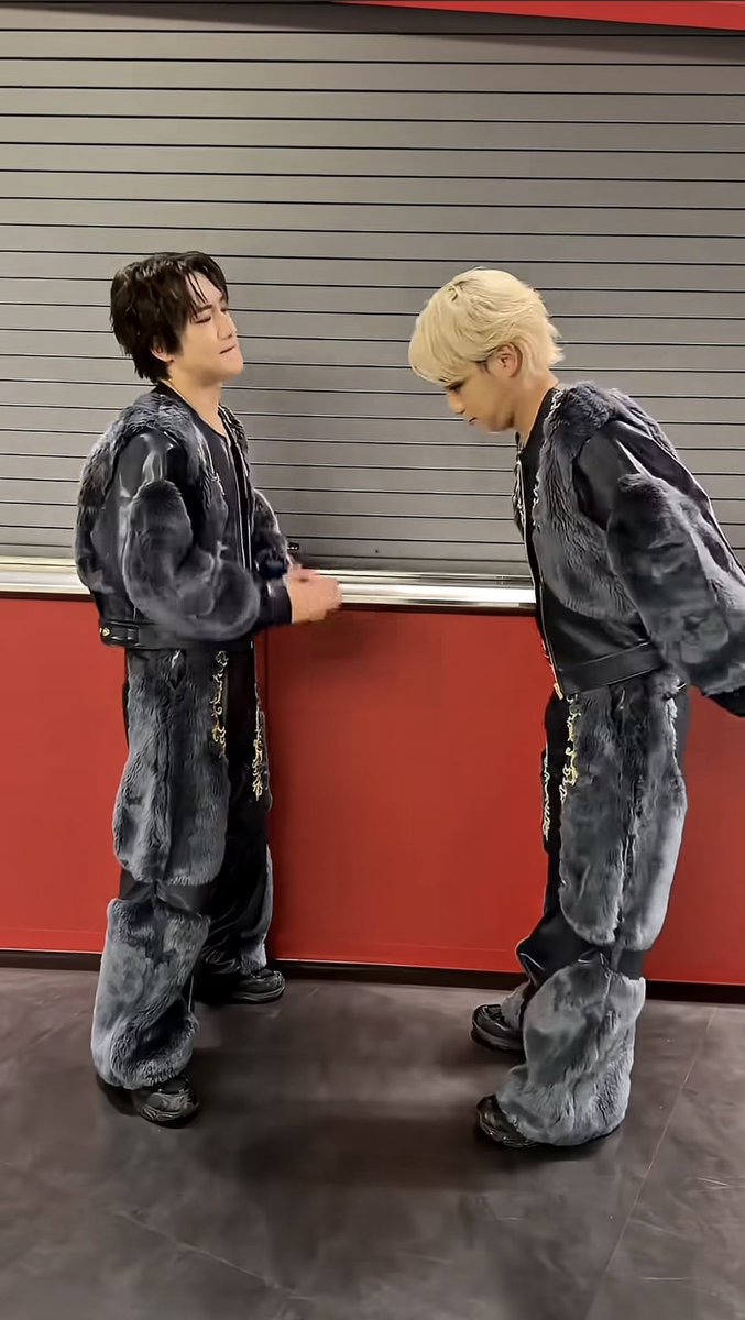 imp_0714_0818_'s tweet photo. 終始可愛いよこつばさん💜🧡

最後の真似っこ椿くんに
気づいた横原くんの反応みたい🫣

#IMP.  #横原悠毅　#椿泰我 https://t.co/0xJJeIgqQU