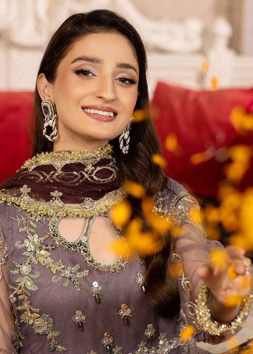 Dream_Fashions's tweet photo. Soft mauve formals — evening-ready elegance ✨
Mauve PRET | ZR-2449 — ₨ 12,100
https://t.co/zGJKdbesaF
#DreamFashions #PakistaniSuits #FormalSuits #PretWear #EmbroideredSuits #WeddingGuestOutfit #WomenFashionPakistan #KarachiFashion https://t.co/rOjEqpeU10
