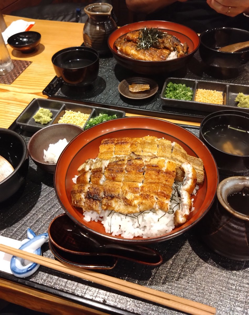 3sternchen's tweet photo. 大阪天満宮の
半分のお屋根が
綺麗になったよ〜🤗

ご挨拶を済ませて散策

夕方に夫と待ち合わせ
うな次郎さん🙌

ほんとに美味しい焼きあげ💕
今回は白焼きとひつまぶし����夫と両方を満喫💃

18時からは再び
大阪天満宮へ
秋思祭🌾
今日は中秋の名月🌝
明々後日が満月🌝

とても良い時間を過ごせた〜🤗 https://t.co/ONQLKg37rl