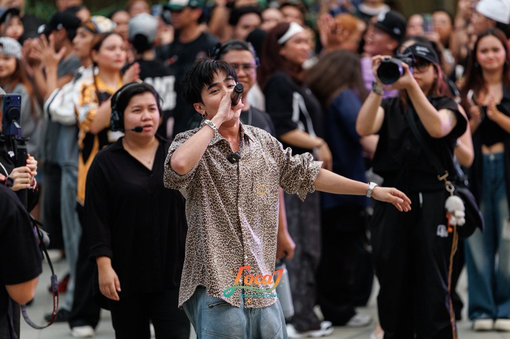 localpopph's tweet photo. SB19 Josh Cullen wraps up his Like Me Flash Mob event at Ayala Malls Manila Bay

SWAG LIKE JC
#JCLikeMe #JOSHCULLEN https://t.co/8kKhnP2SiC