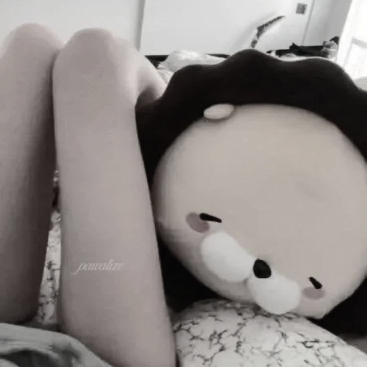_roxanna11's tweet photo. thin legs and arms are my dream. i won’t stop until they look like this. https://t.co/v4O8itGBQJ