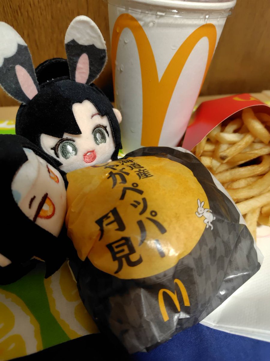 SAamon_GO's tweet photo. うちのお月見はこれですってうさもちに見せたら「んまそう」って言われたんでヨシ！ https://t.co/N5gNb0iqbR