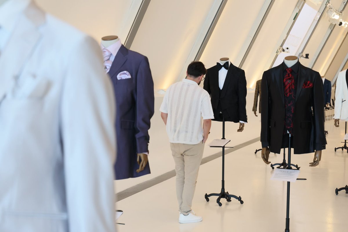 mobilitycity_'s tweet photo. Este fin de semana, la Aragón Fashion Week marca tendencia en Mobility City.

🎤 Mesa de debate sobre la conexión entre la moda y el deporte, con firmas deportivas aragonesas y la boxeadora Cristina Navarro.
🤵🏻‍♂️ Exposición de moda nupcial masculina de @protocolonovios. https://t.co/k4D9X9uTNL