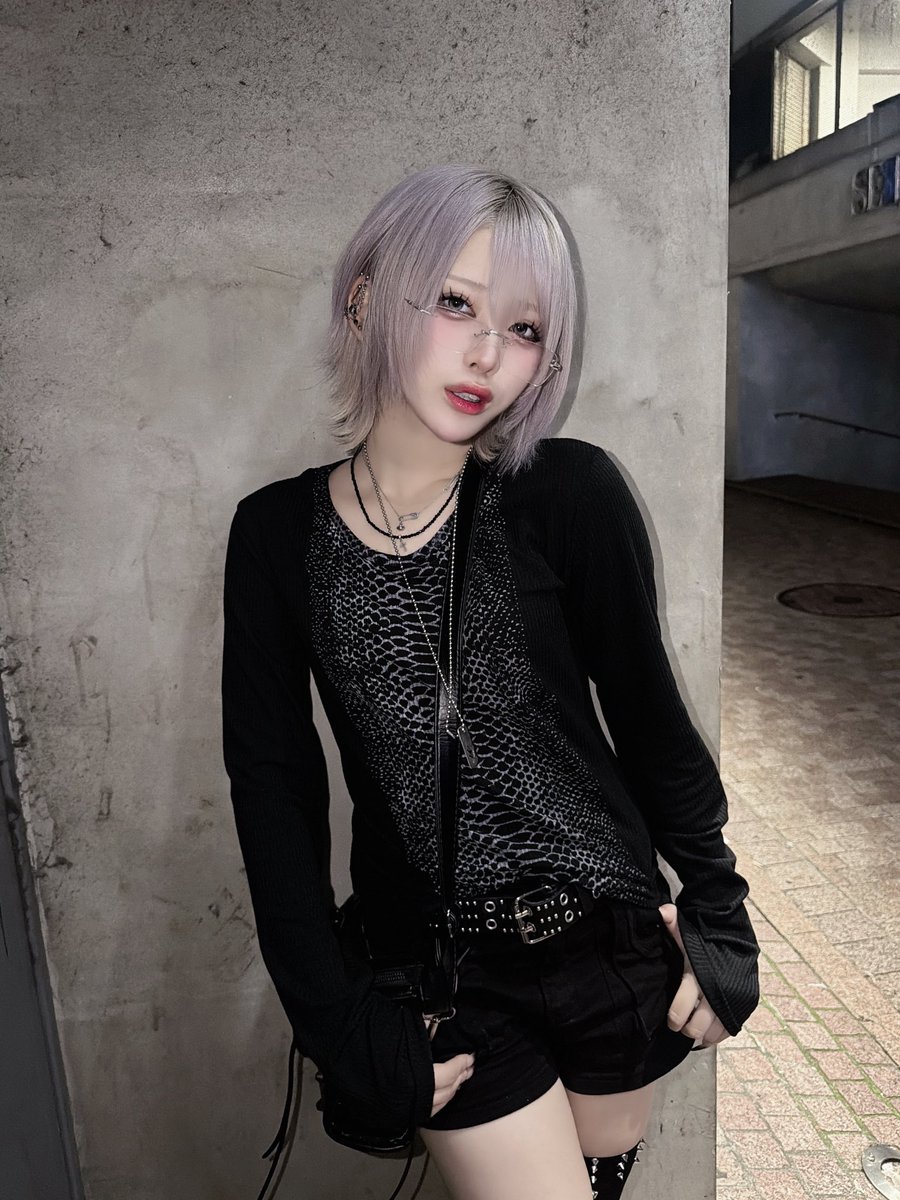 kizuna_VVSiS's tweet photo. 派手髪ウルフ×メガネ×メロ顔 https://t.co/SXi6qM4Ie1