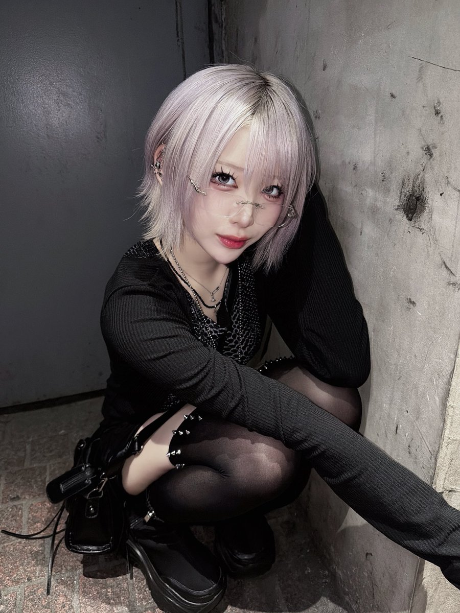 kizuna_VVSiS's tweet photo. 派手髪ウルフ×メガネ×メロ顔 https://t.co/SXi6qM4Ie1