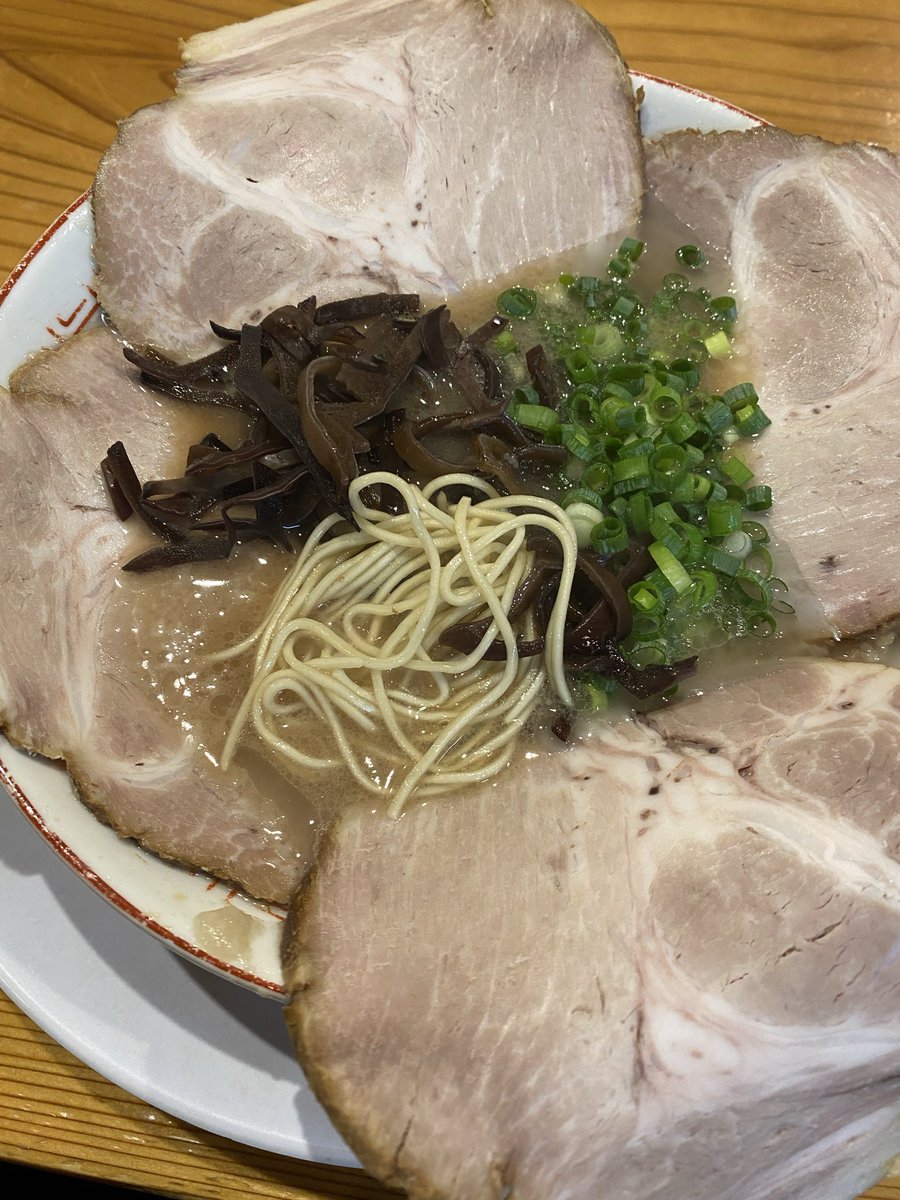 kunny_train_sin's tweet photo. 館林  博多屋台
■博多チャーシュー麺＋こってり（大判叉焼と濃厚な豚骨スープと背脂の甘味が美味い） https://t.co/e5L6Uh4mrB