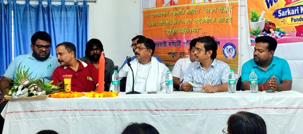 Tusarkumarmaju1's tweet photo. আজ পাণ্ডুয়া হসপিটালে সরকারি কর্মী পরিষদের উদ্যোগে আয়োজিত বিশ্ব ফার্মাসিস্ট দিবস উদযাপন অনুষ্ঠানে উপস্থিত ছিলাম। সমাজ ও জনস্বাস্থ্যে ফার্মাসিস্টদের গুরুত্বপূর্ণ অবদানের প্রতি রইল আন্তরিক শ্রদ্ধা ও শুভেচ্ছা।
@SuvenduWB @DilipGhoshBJP
#WorldPharmacistsDay #Pandua https://t.co/Zx0FrZkmVV