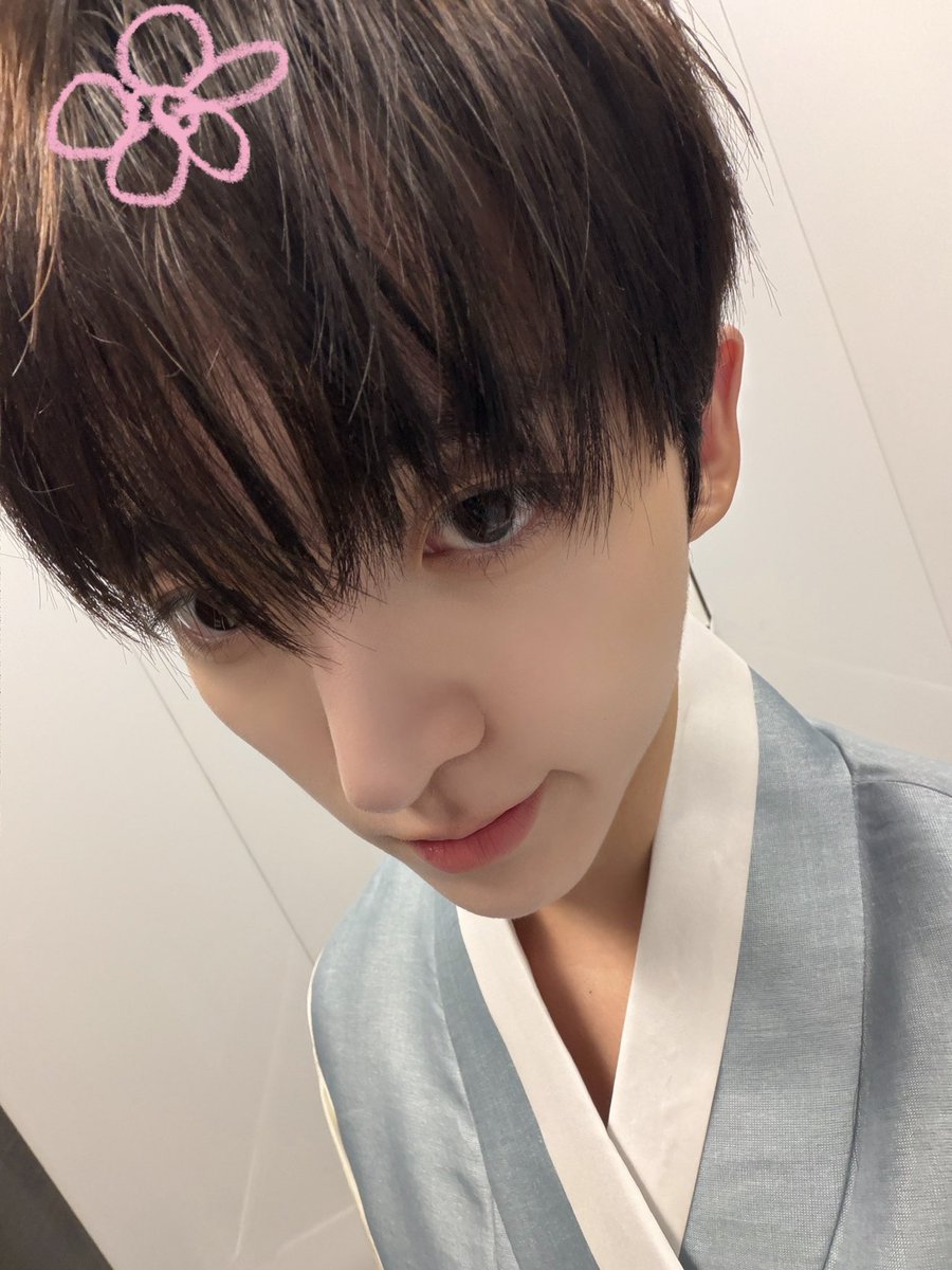 2lov2r's tweet photo. @dlstkgkqk ㅈㄴ귀엽다 https://t.co/JNbkAFRXJA