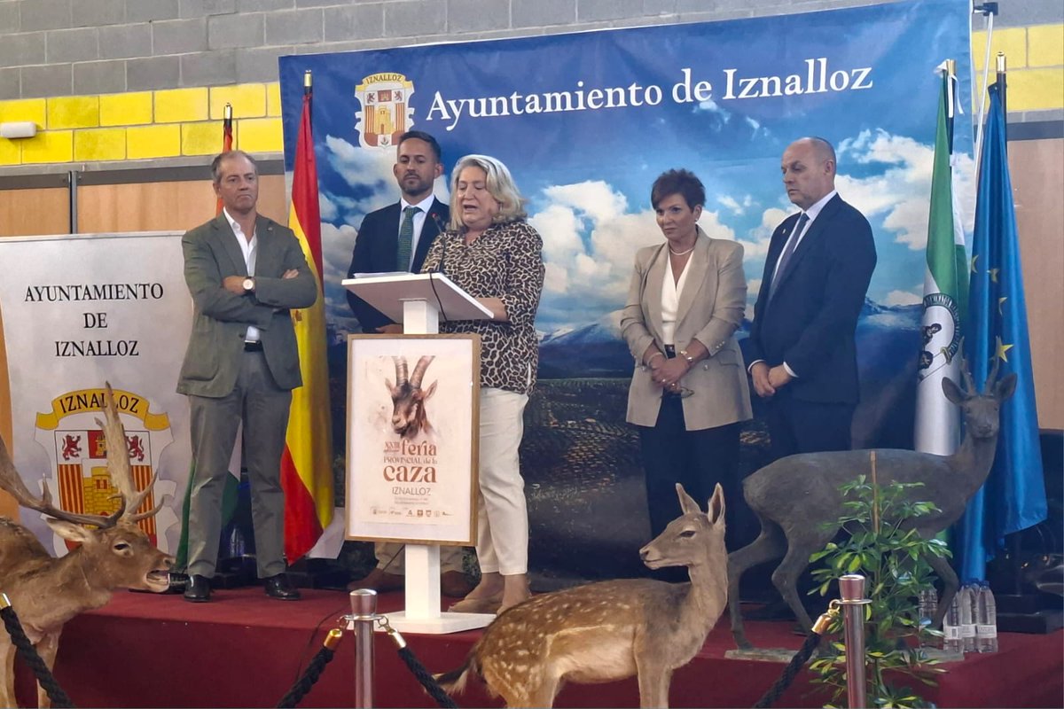 JuntaGranada's tweet photo. La delegada de @MedioAmbAND, @TriniHL, inaugura en Iznalloz la XXIII Feria Provincial de la Caza

➡️Una actividad vinculada al territorio y al medio rural que, desde una gestión sostenible, es compatible con la conservación de la biodiversidad  🦌🌄 https://t.co/pernLMRYj4