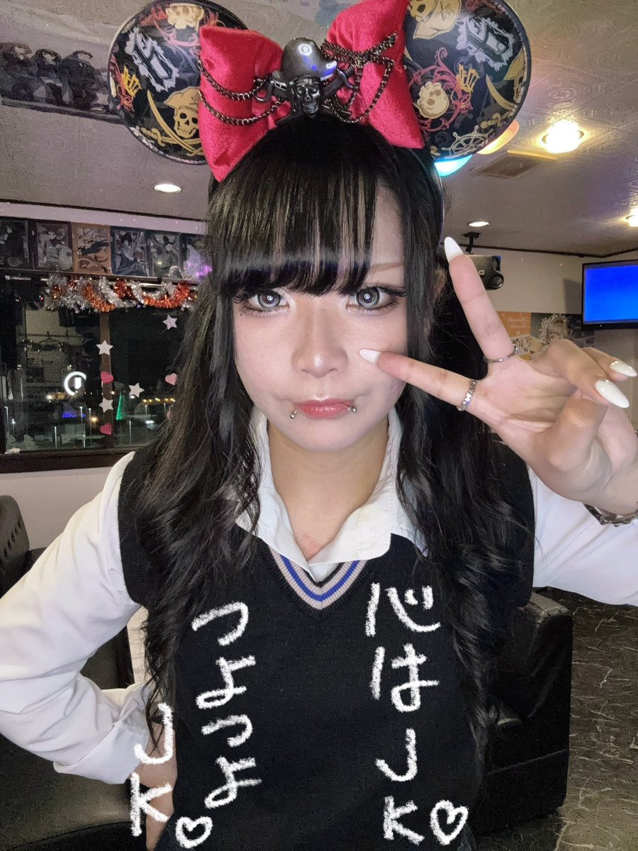Marinn_Babu's tweet photo. 出勤★
やほやほ~ばぶﾆﾀﾞ~👼🏻🎀

本日プチ夢の国イベント最終日でﾔﾝｽ~❣️
ひなさんと制服ディズニーﾆﾀﾞ✌🏻^^
リアル学生の時やりたかったから嬉しき~

11月にディズニーに行く予定だから凄く楽しみ＆東京でおすすめスポットあれば教えて欲しいｹﾛ~🗼🐭🏰

3時までひなさんと待ってます★ https://t.co/LnZdXP42f9