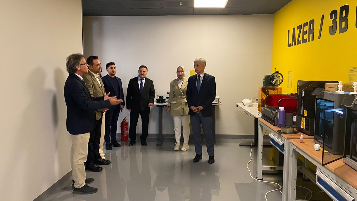mersincsb's tweet photo. Vali Yardımcımız Sn. Faik ARICAN ve İl Müdürümüz Sn. Hasan ALAN, Mersin Üniversitesi Genç Girişimci Uygulama ve Araştırma Merkezi’ni ziyaret ederek incelemelerde bulundu. https://t.co/ADf5c4j1pc