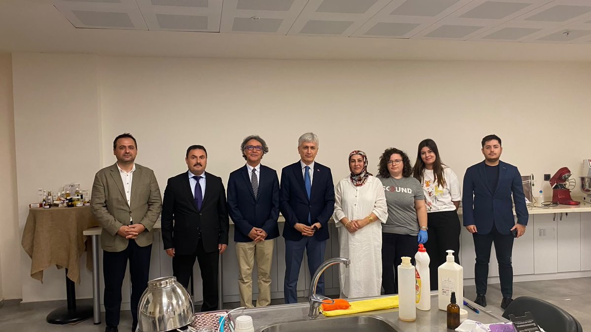 mersincsb's tweet photo. Vali Yardımcımız Sn. Faik ARICAN ve İl Müdürümüz Sn. Hasan ALAN, Mersin Üniversitesi Genç Girişimci Uygulama ve Araştırma Merkezi’ni ziyaret ederek incelemelerde bulundu. https://t.co/ADf5c4j1pc