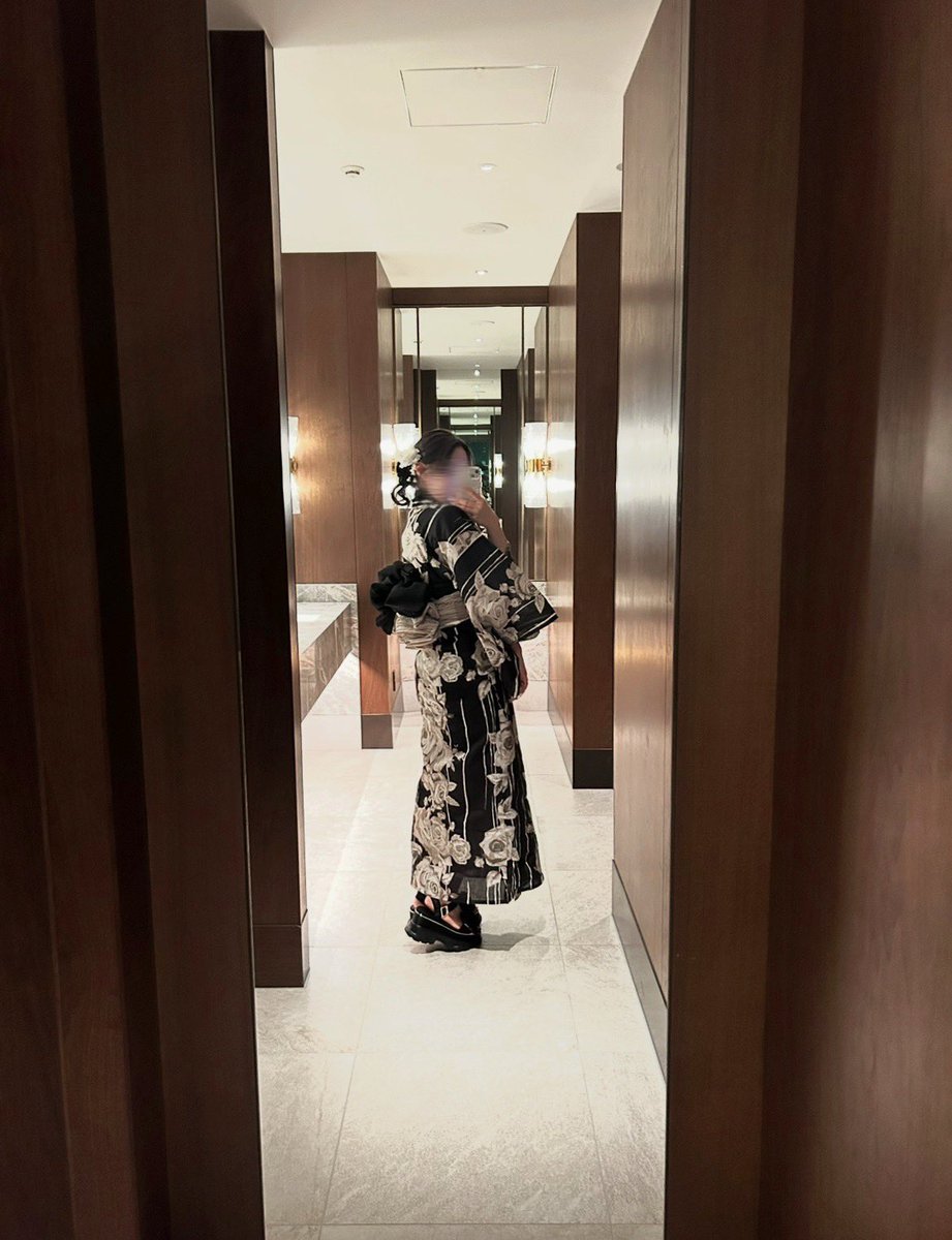 h0xmra's tweet photo. 今年浴衣着れたの✨
少し遅いかもだけど
素敵な夏の思い出🩶🎐 https://t.co/WEVoG2NWBe