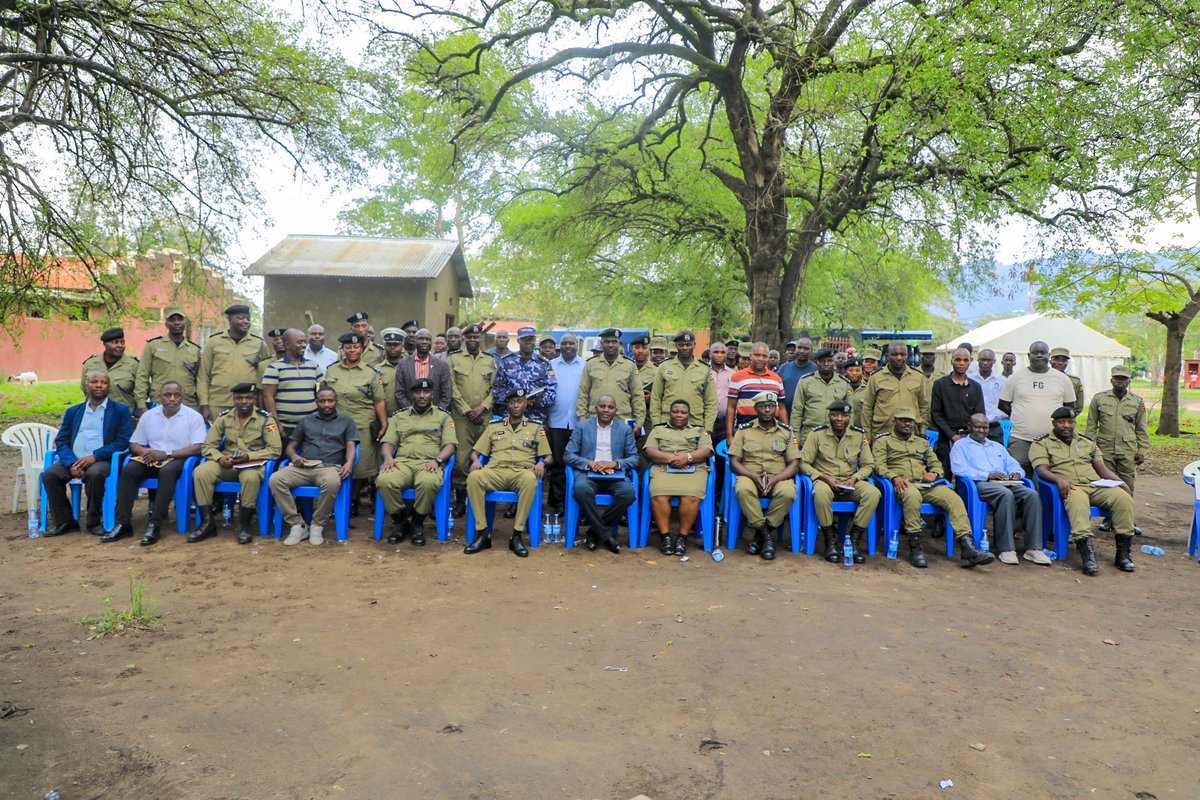 mkituuma's tweet photo. On 24 and 25 September 2026, I held engagements with officers in the Greater Bushenyi, Rwenzori East and Rwenzori West Police Regions. I met officers in Greater Bushenyi in Bushenyi District and Rwenzori East in Kasese District, on 24 September, before concluding the engagements today in Fort Portal City.

Our discussions focused on how to align policing with communication in the social media and digital era, using online platforms effectively to inform the public and strengthen engagement within professional boundaries.