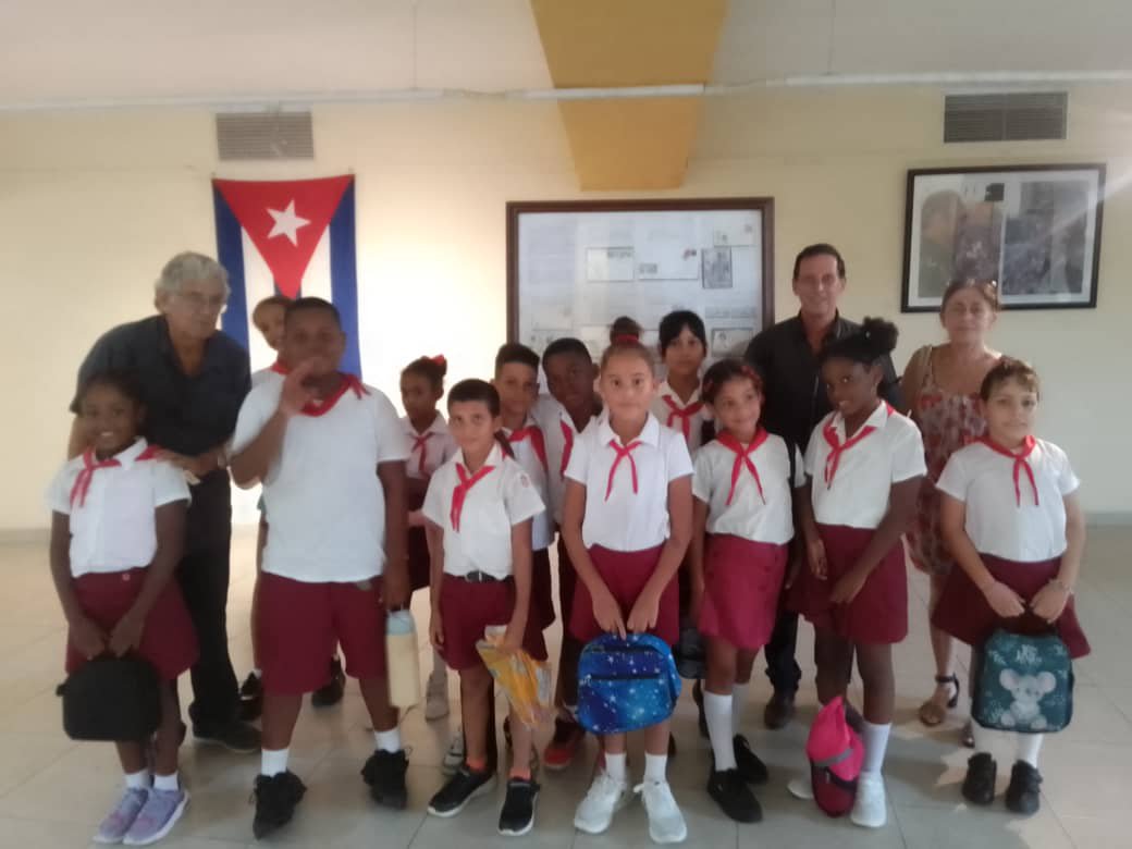 MayraArevich's tweet photo. Felicitamos al Museo Postal Cubano por la Expo Filatélica “Educación en Revolución”, en saludo al Centenario de Fidel. La participación de nuestros niños y especialistas honró nuestra cultura. #FilateliaCubana #100AñosConFidel https://t.co/eCCsT4Cx8U