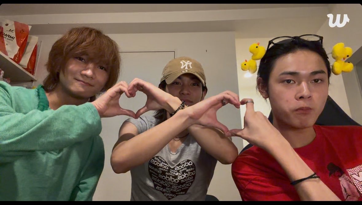 yua73wan's tweet photo. 260925 #iRUNIDRE #RUNIDRE  新潟バスセンターカレーせんべい、新潟限定ばかうけタレかつ味がおとも🍘
・悠阿、温泉水の回し者
・3人ともママ似←🫂
・悠阿イングリッシュ
🆕寂しい熱帯魚＝ファインディング・ニモ
🆕沈黙の金曜日＝サイレンスウェンズデー
・大介、ヒロアカを知らない https://t.co/1BWuoMEj68