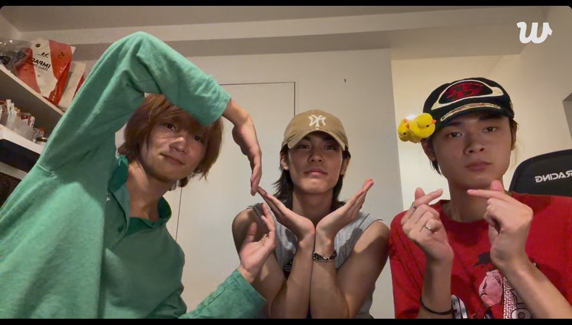 yua73wan's tweet photo. 260925 #iRUNIDRE #RUNIDRE  新潟バスセンターカレーせんべい、新潟限定ばかうけタレかつ味がおとも🍘
・悠阿、温泉水の回し者
・3人ともママ似←🫂
・悠阿イングリッシュ
🆕寂しい熱帯魚＝ファインディング・ニモ
🆕沈黙の金曜日＝サイレンスウェンズデー
・大介、ヒロアカを知らない https://t.co/1BWuoMEj68