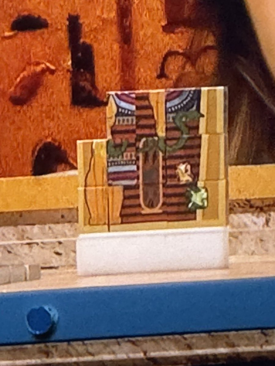 vampirelessons's tweet photo. dees inability to do puzzles is the funniest thing about her #bb28 https://t.co/R4NbBanPoU