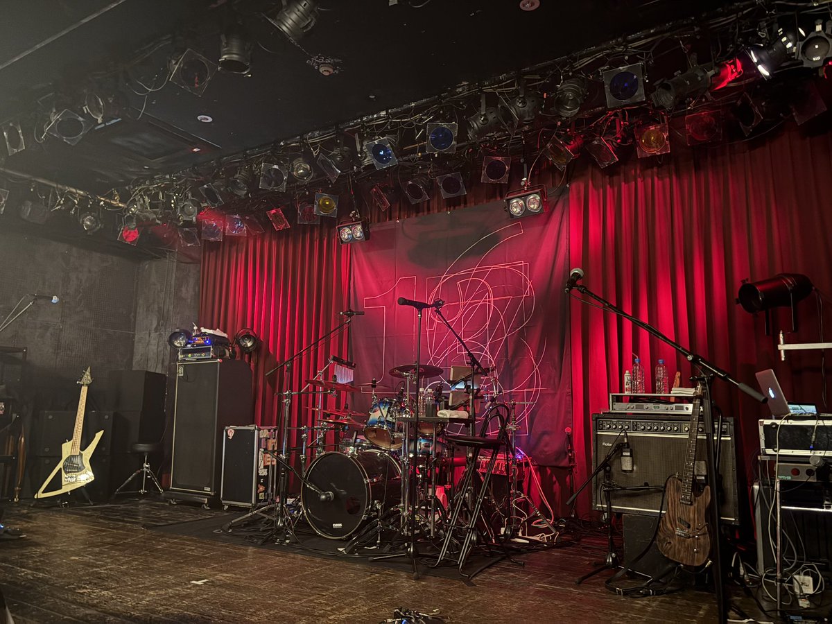 slave_isdead's tweet photo. 本日久々のカリガリでした！久々に青さんに会えて歓喜嬉ション😭整番ほぼケツなのにかなり前で見れた！せんちめんたるはやっぱりアガる⤴︎⤴︎REMEMBER10やらんかなぁ https://t.co/eDWyActQQx
