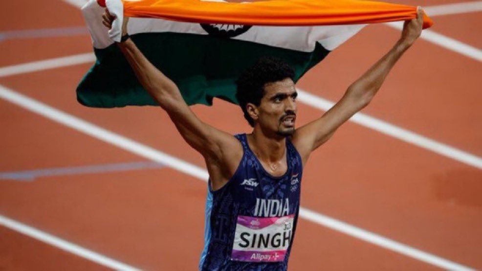 TheKhelIndia's tweet photo. THIS IS HUGE RESULT FOLKS! 🔥🔥🔥

Gulveer Singh clocks 28:29.38 in the Men’s 10,000m to finish on the podium at the Asian Games! 

WINS SILVER MEDAL FOR INDIA! 🇮🇳🥈 https://t.co/Mk5S6hmQIr