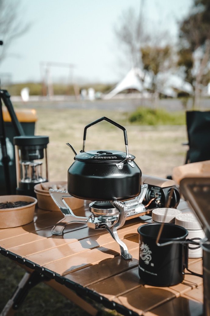 VeniceCoffgi6's tweet photo. Amanecer en la montaa, café caliente y el susurro del bosque  #Camping https://t.co/YqA6mJM854