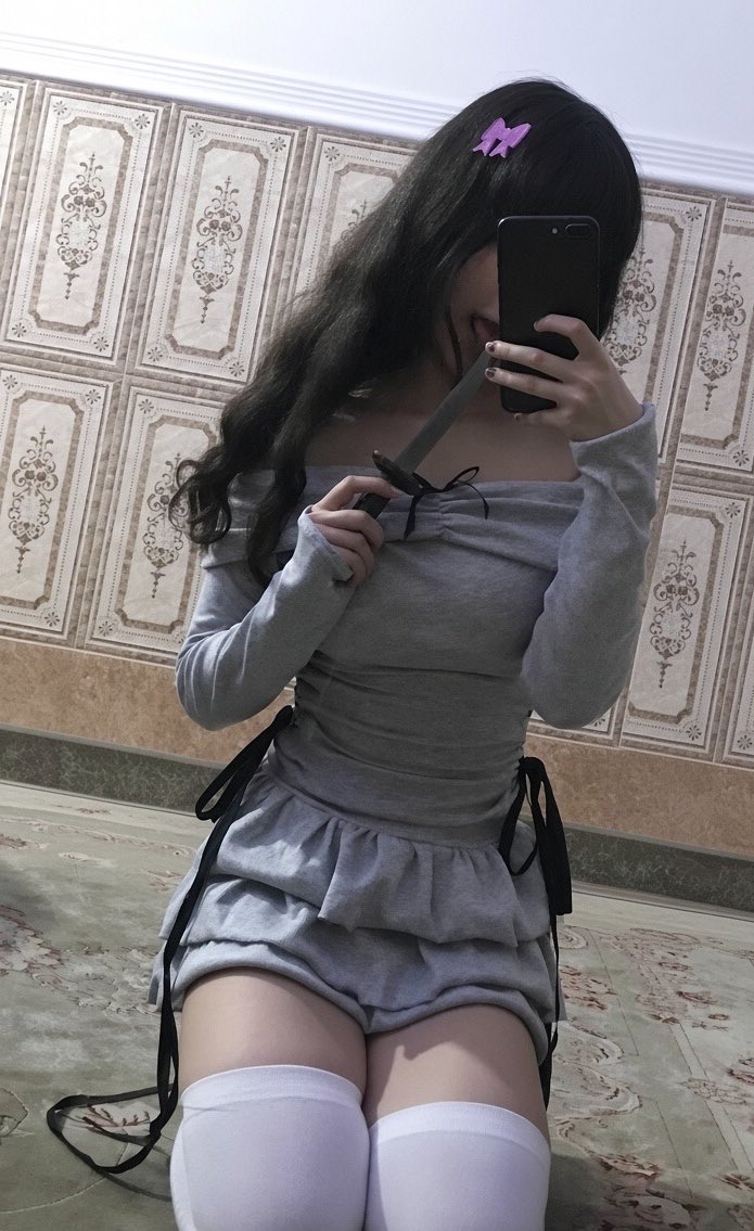 braveiil's tweet photo. Just because women post sexy pictures doesn't mean they're easy to get. You post mafia quotes and you're still a loser. https://t.co/iXiexV4ZwU