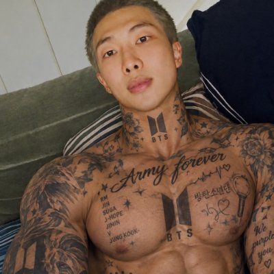 Josukeloveateez's tweet photo. BITCH YOU'RE NOT ALLOWED TO TALK W THIS PFP 😭😭😭😭😭😭😭😭😭😭😭😭😭😭😭😭😭 https://t.co/uiqMmtRnFT