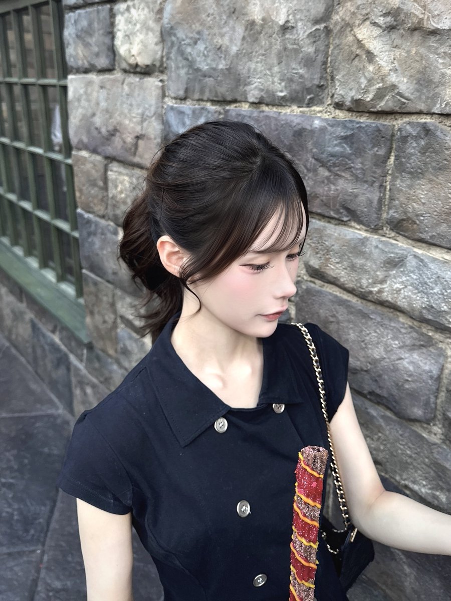 _r_lio's tweet photo. 食べ物もってるか食ってる写真しかない https://t.co/JBSCfL80ST