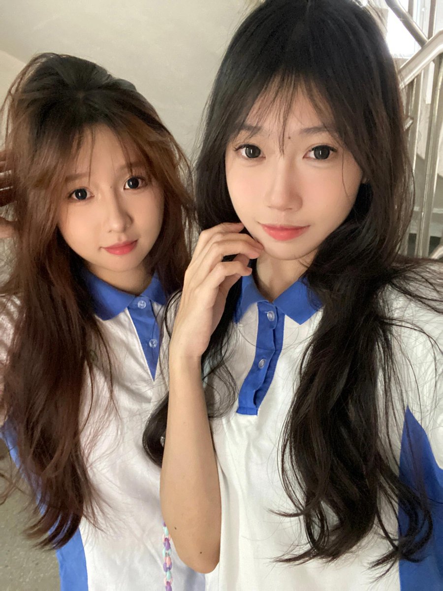 ann15et3's tweet photo. 回到家打开推��就控制不住自己想拍点反差照片到处乱发，这是什么毛病啊，明明在学校还好好的啊。。#反差婊   来锐评一下我和龟龟的粉福 https://t.co/jsxhiLp7Md