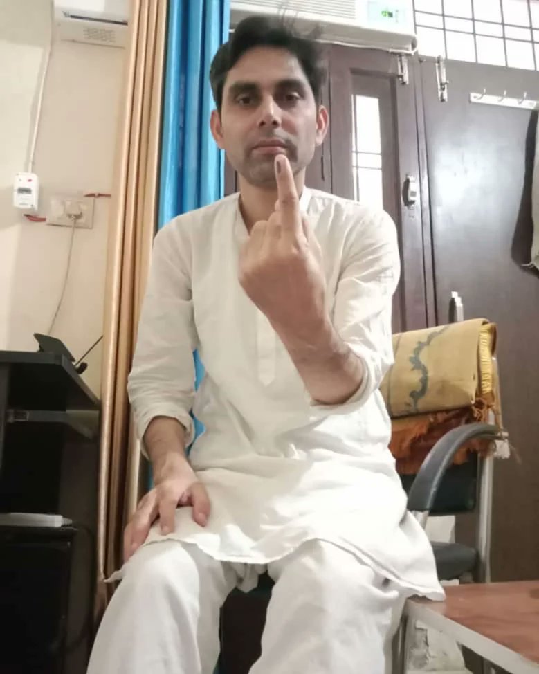 SundayMunce's tweet photo. Voted for progress! https://t.co/sItIzwjgop