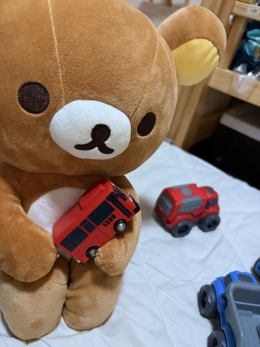 ExaKonoe's tweet photo. 子供の遊びに付き合ってくれるリラックマ☺️ https://t.co/WSXvz2G3ba