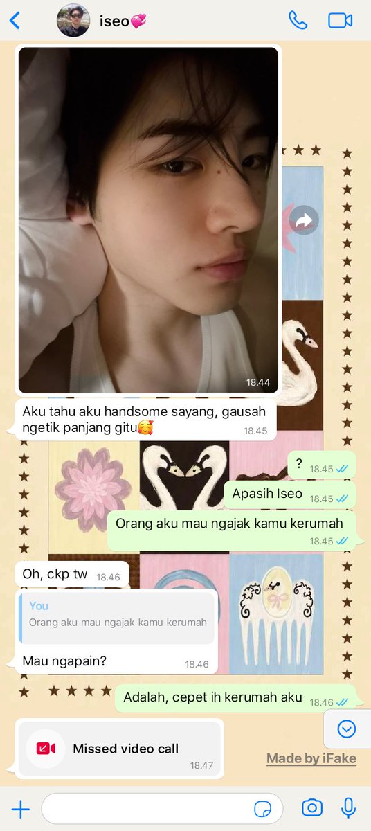 ZoyMinwon's tweet photo. [Minwon ft. Sunsun]
Wylane(mama) : Iseo, kamu kenapa diem terus? 
Iseo: hhh, engga kok ma☺
  Iseo repetin duduknya ke Adel(pacarnya) 
sambil nundukin wajah. Malu dia ditatap terus sama Matthew(abang Adel) https://t.co/scKHeMxjeU