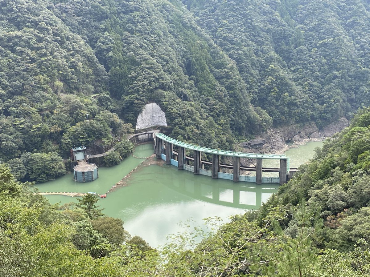 ahotari1819's tweet photo. 合計205基目、奈良県 二津野ダムにチェックイン！ #DamApp

キレイなアーチ。。

普通に読み方間違えてた。。 https://t.co/3Hc5jSi97a
