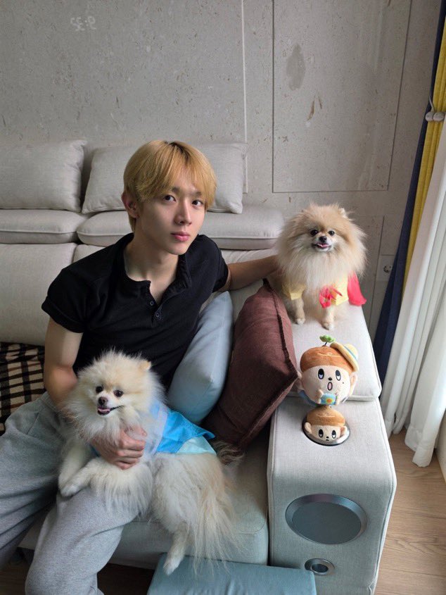 rikrinlvr's tweet photo. So many seungeon in one pic wow this is amazing https://t.co/BLmIhuPOf3