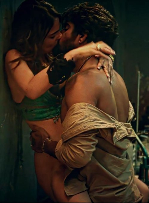 CineVerseHQ_'s tweet photo. Radhika in Saas, Bahu Aur Flamingo
#LustStories3 #RadhikaApte #radhikamadan #netflix https://t.co/f1AG7WYL7W